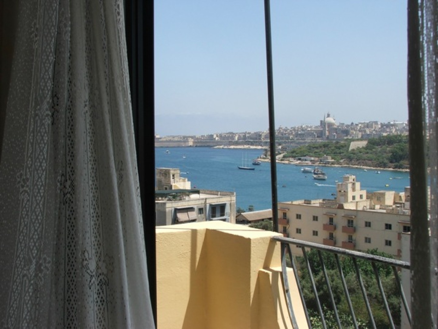 Lovely 1 bedroom Penthouse in Sliema with seaviews for rent Simon Mamo Real Estate in Malta, Gozo