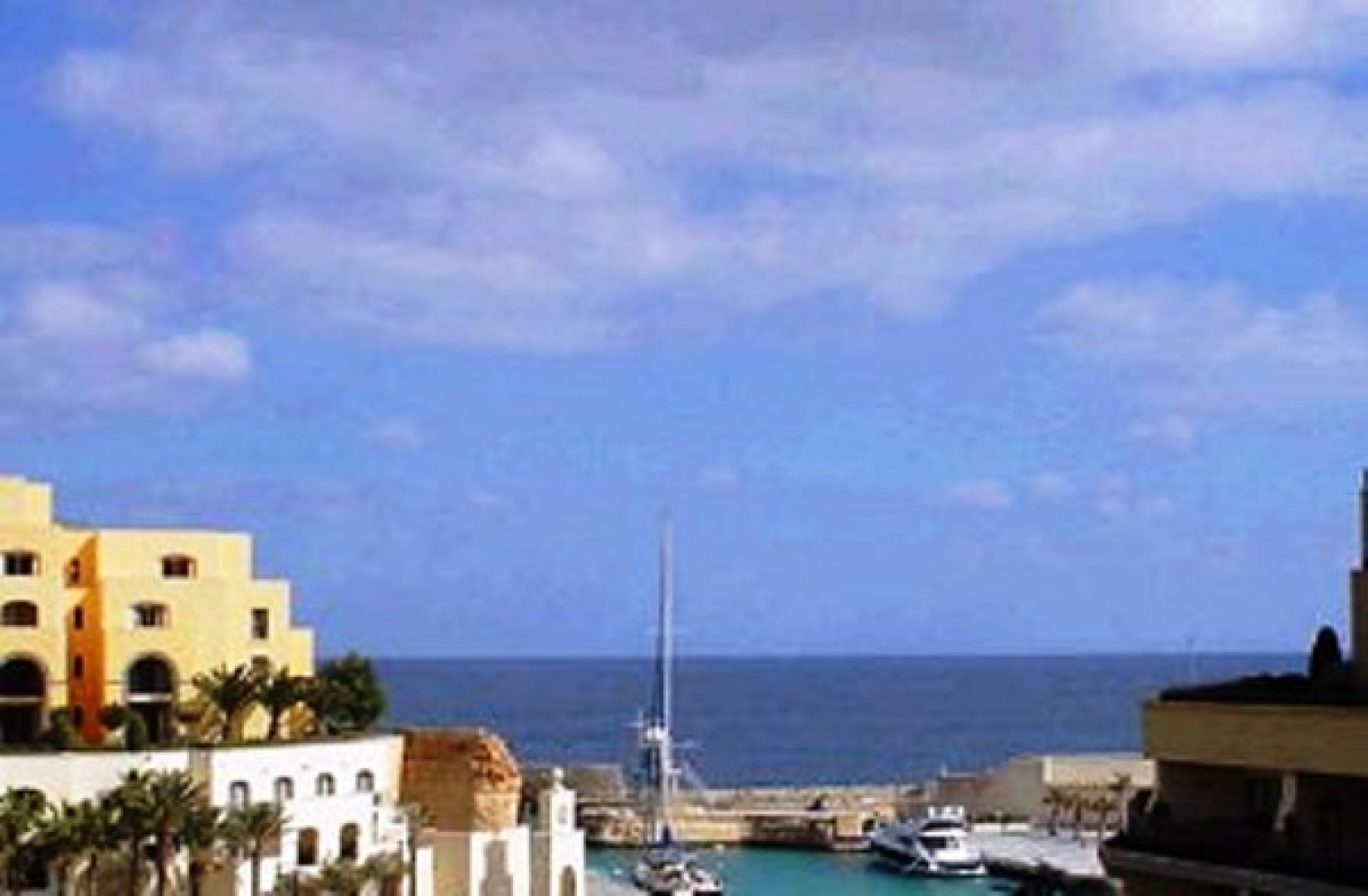 3 bedroom apartment fully air conditioned with communal pool and sea