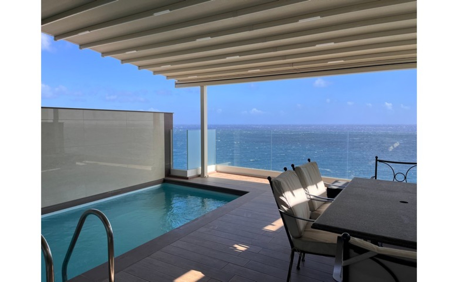 Estate agents Malta Luxurious 2 bedroom Seafront penthouse with pool