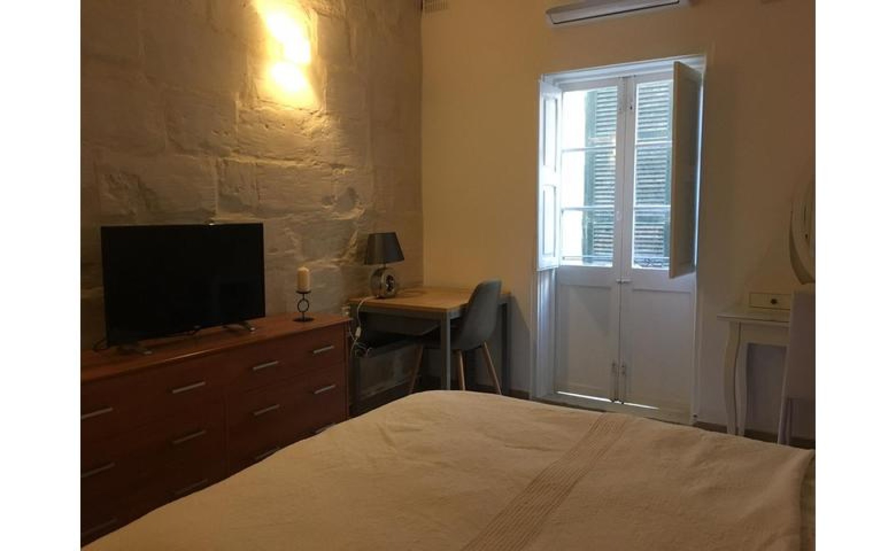 Apartments for rent in Malta Valletta flat with 1 bedroom Simon Mamo