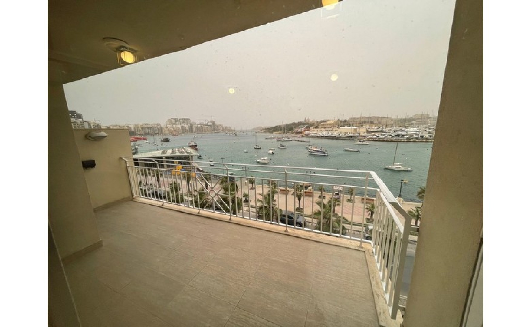 Modern fully equipped 3 bedroom Gzira seafront apartment for rent