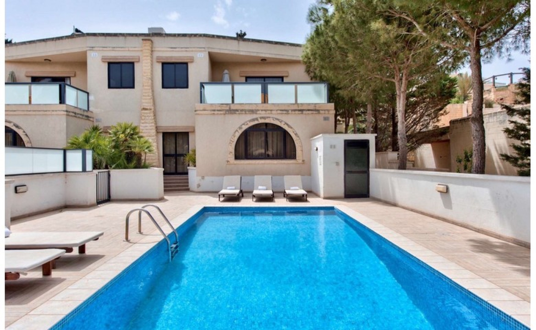 Real estate Malta Santa Maria Estate Luxury villa for rent Simon