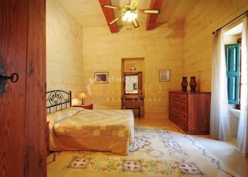 Long Lets Gozo Farmhouse with 3 Bedrooms in Ghajnsielem Simon Mamo