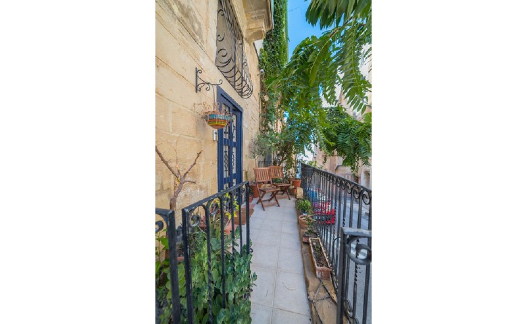 Apartments for rent in Malta Valletta flat with 1 bedroom Simon Mamo