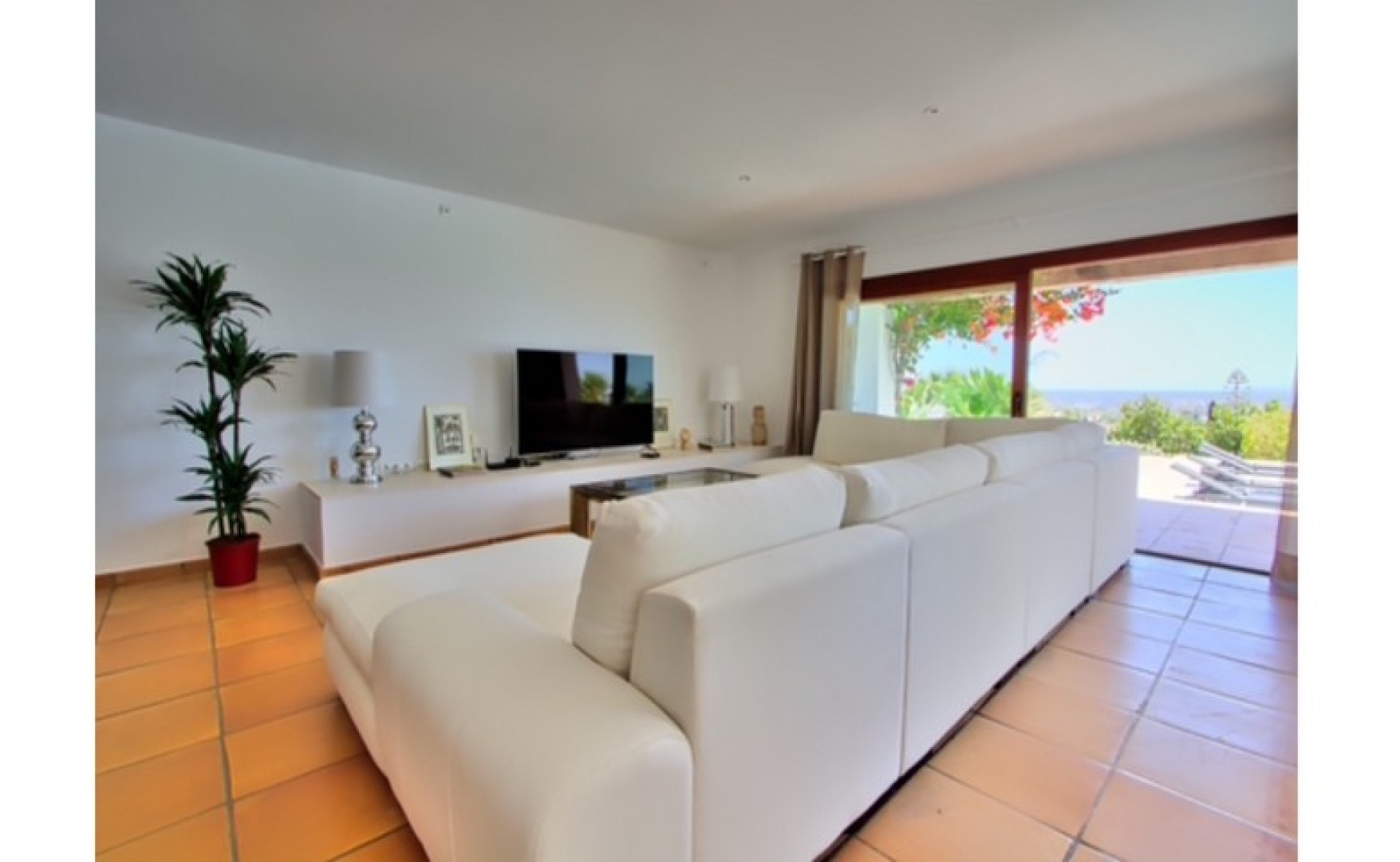 Real estate 6 bedroom villa for short lets in Simon Mamo