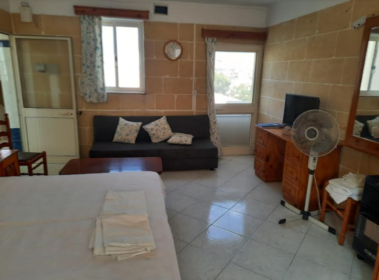 Long Lets Gozo Top floor studio Apartment in Victoria Simon Mamo Real Estate in Malta, Gozo